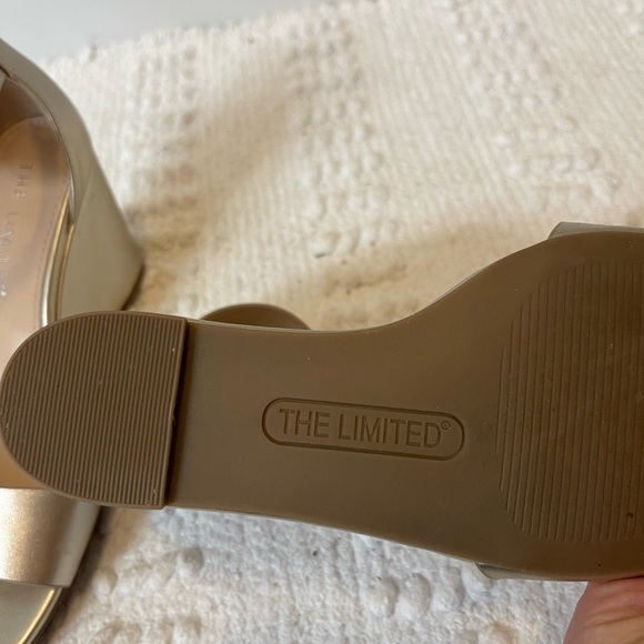 THE LIMITED Women’s size 6 1/2 wedge shoe - Picture 6 of 11